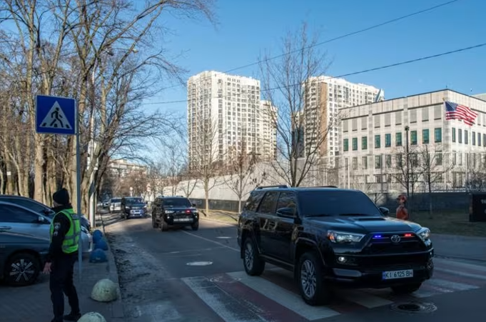 Takut Diserang Rusia, AS Tutup Kedubesnya di Ukraina